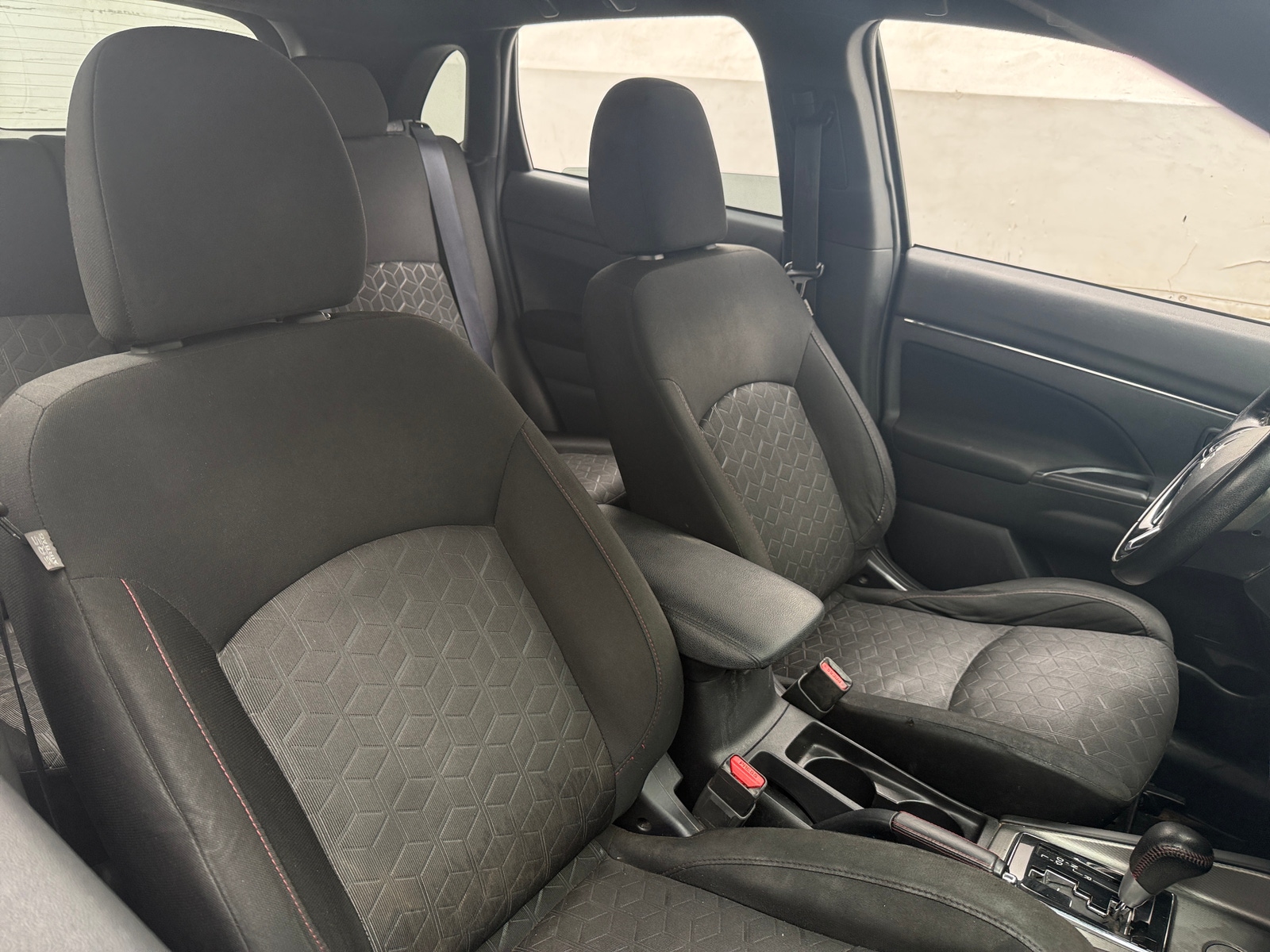 Thumbnail: 2020 Mitsubishi Outlander Sport - 2