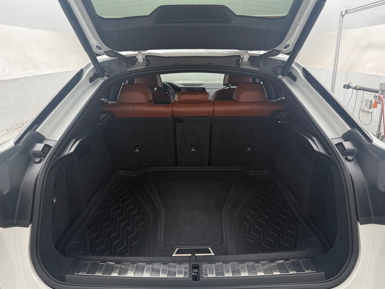 Thumbnail: 2023 BMW X6 - 6
