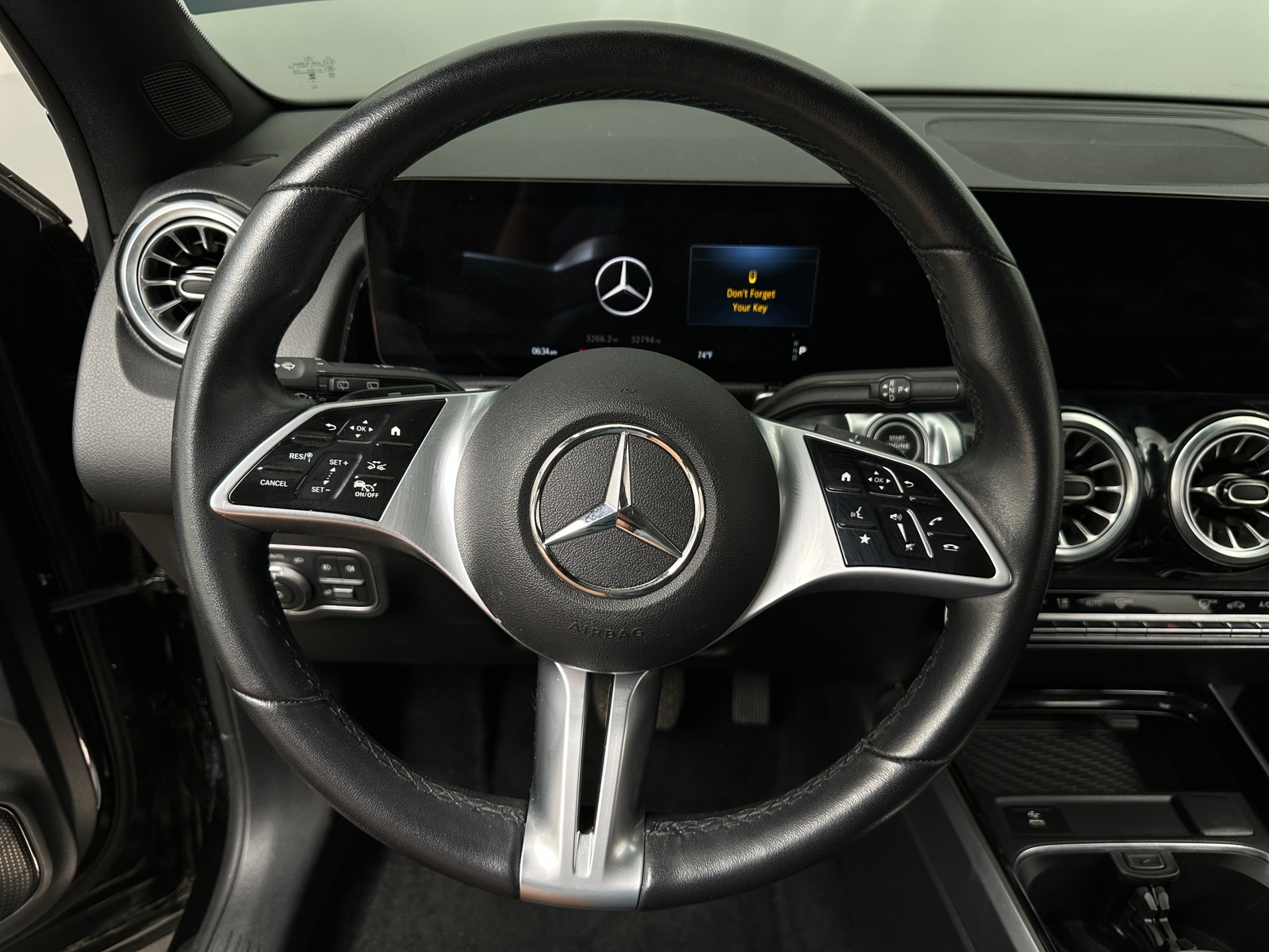 Thumbnail: 2024 Mercedes-Benz GLB - 4