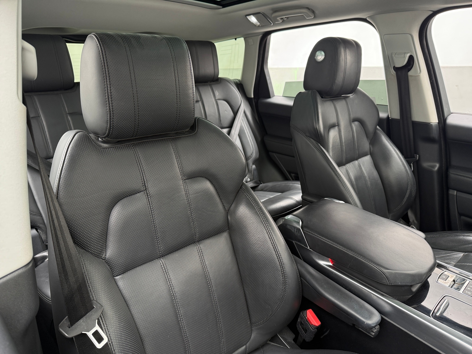Thumbnail: 2017 Land Rover Range Rover Sport - 2
