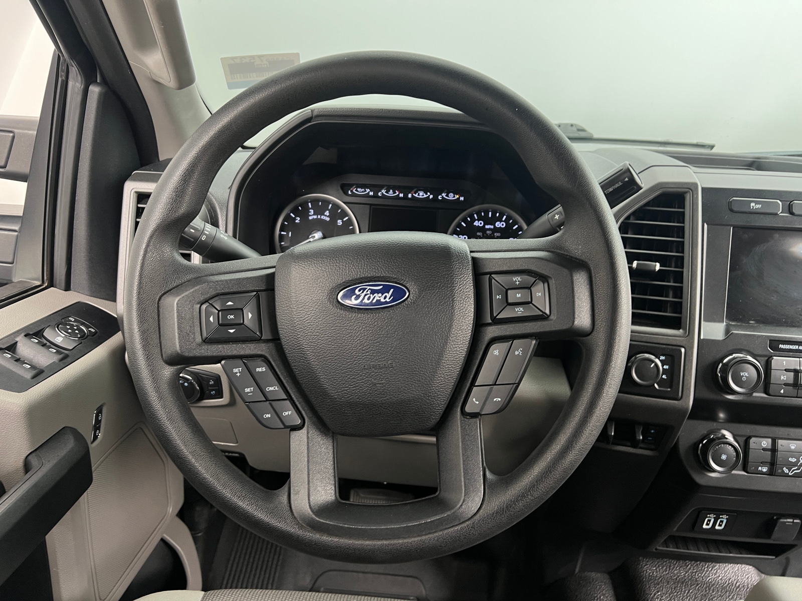 Thumbnail: 2019 Ford Econoline - 5