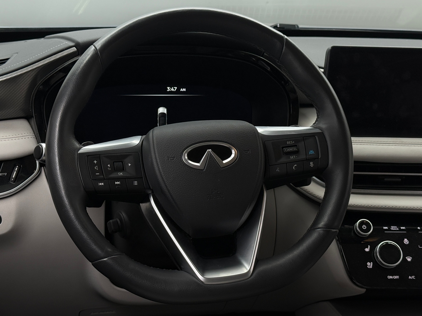 Thumbnail: 2026 INFINITI QX60 - 4