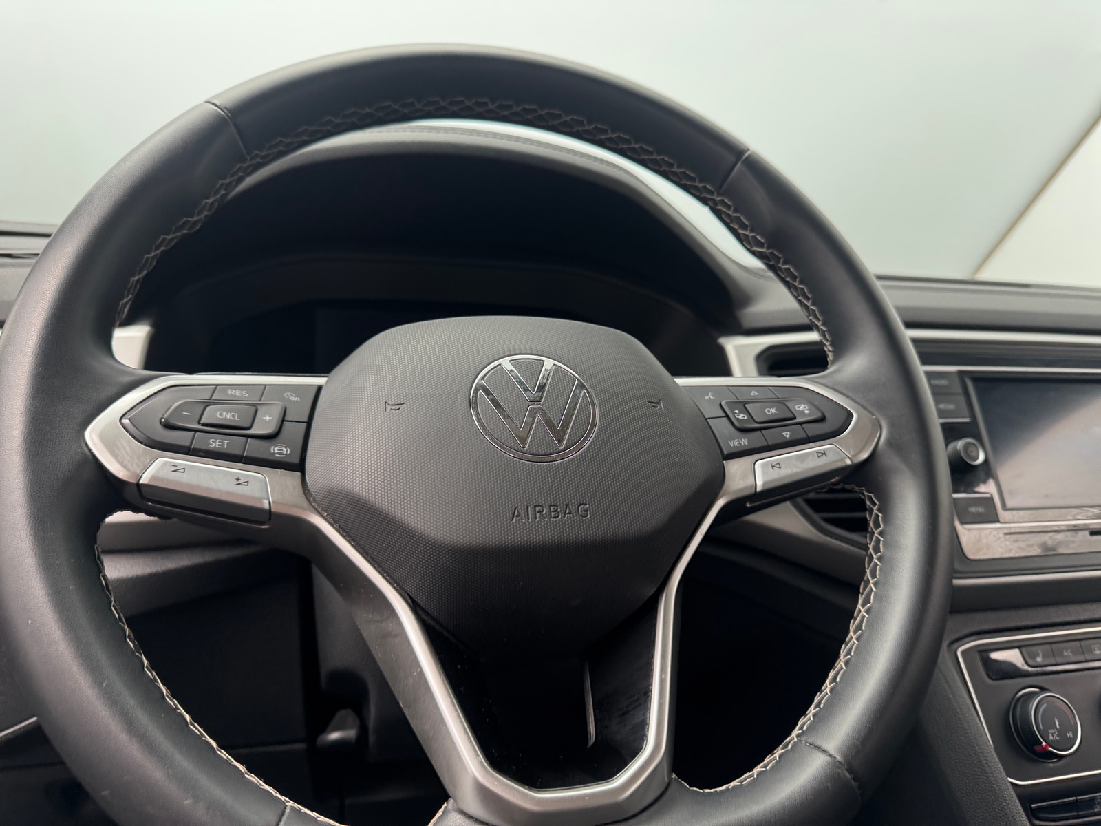Thumbnail: 2023 Volkswagen Atlas - 4