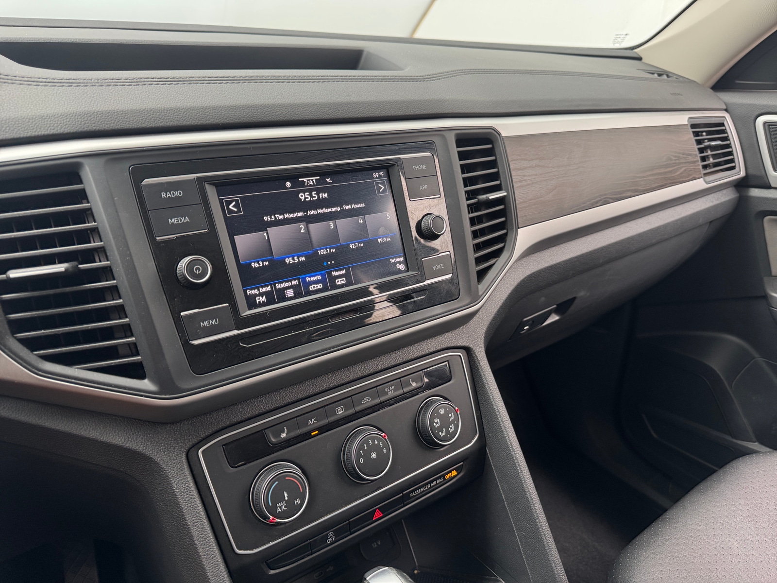 Thumbnail: 2023 Volkswagen Atlas - 3