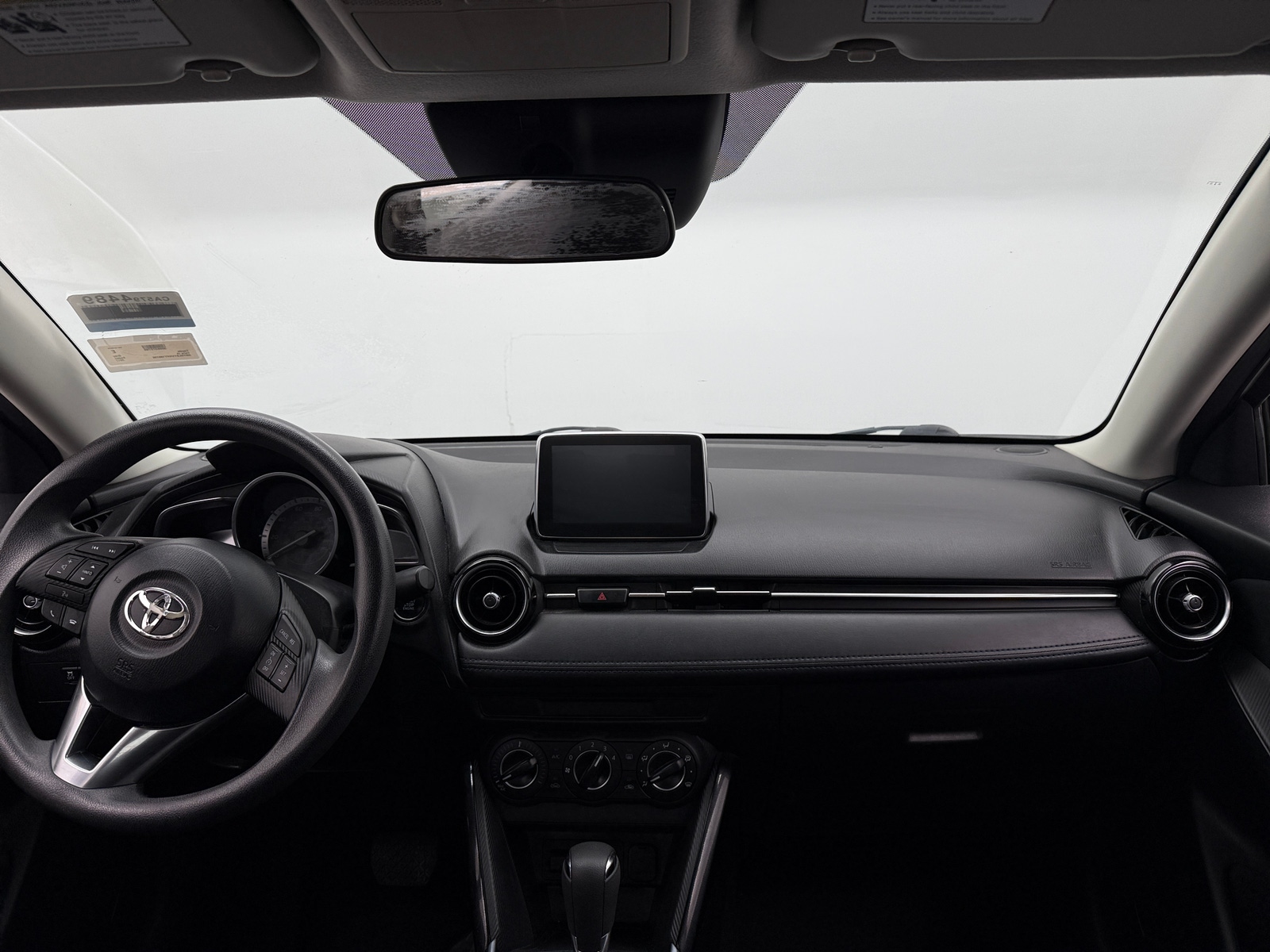 Thumbnail: 2017 Toyota Yaris iA - 3