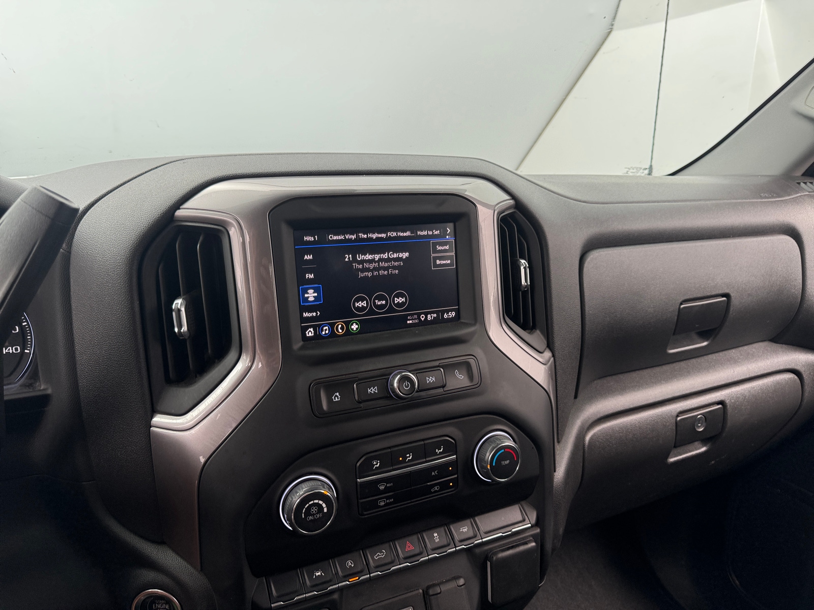 Thumbnail: 2022 Chevrolet Silverado 1500 - 4