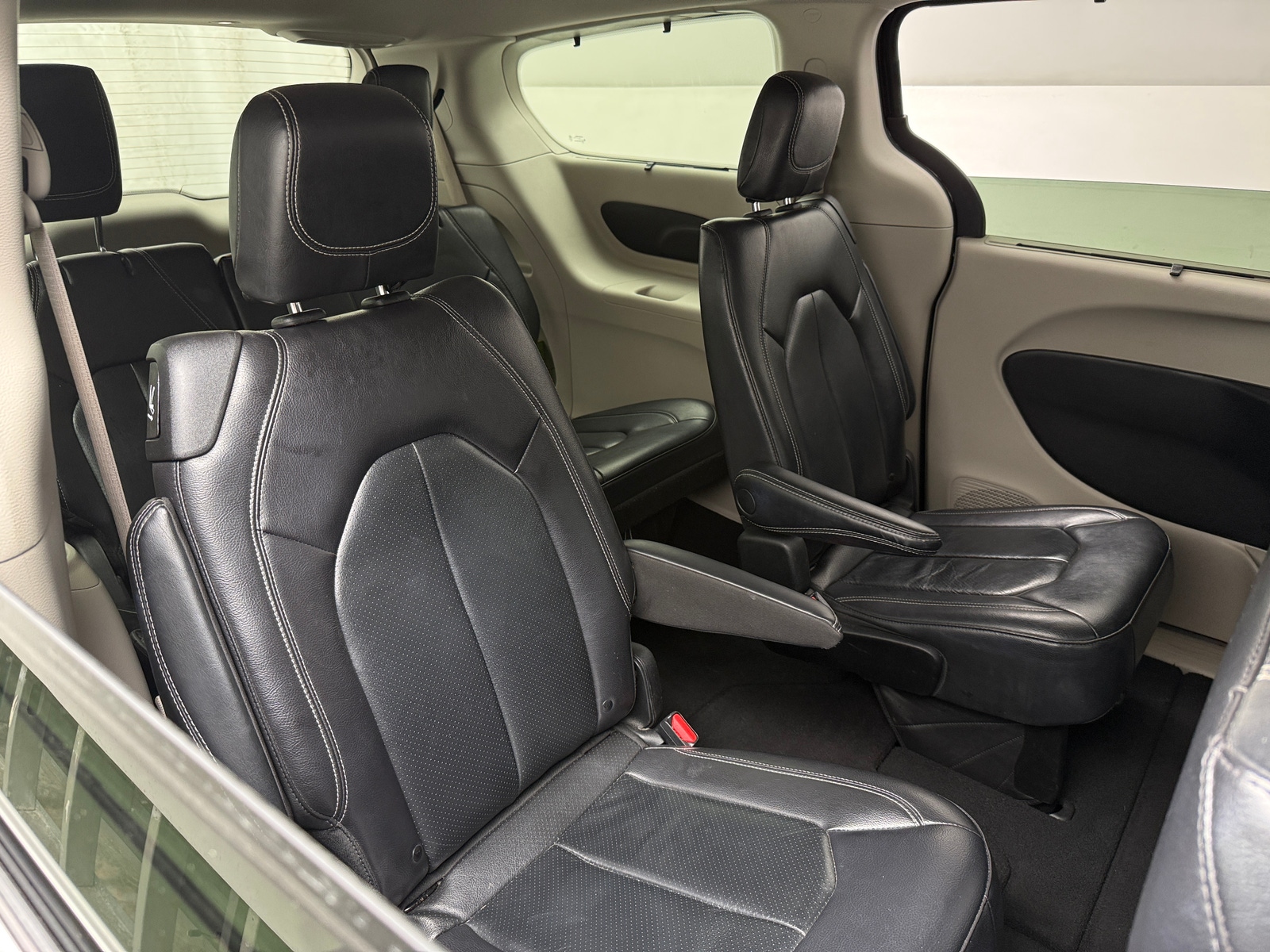 Thumbnail: 2022 Chrysler Pacifica - 5