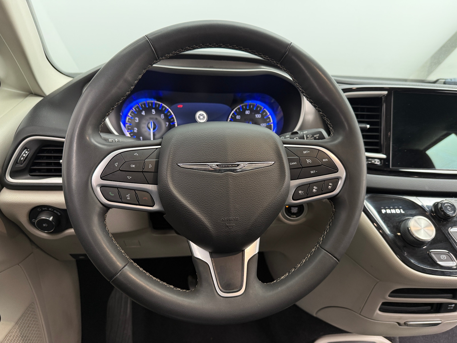 Thumbnail: 2022 Chrysler Pacifica - 4