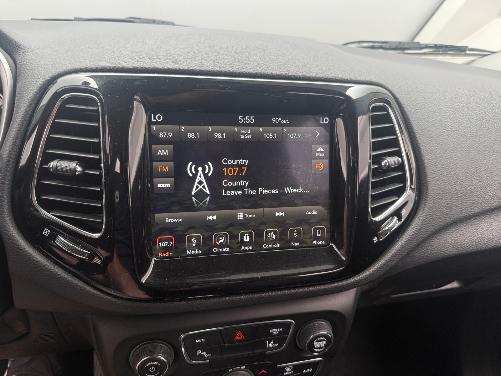 Thumbnail: 2018 Jeep Compass - 3