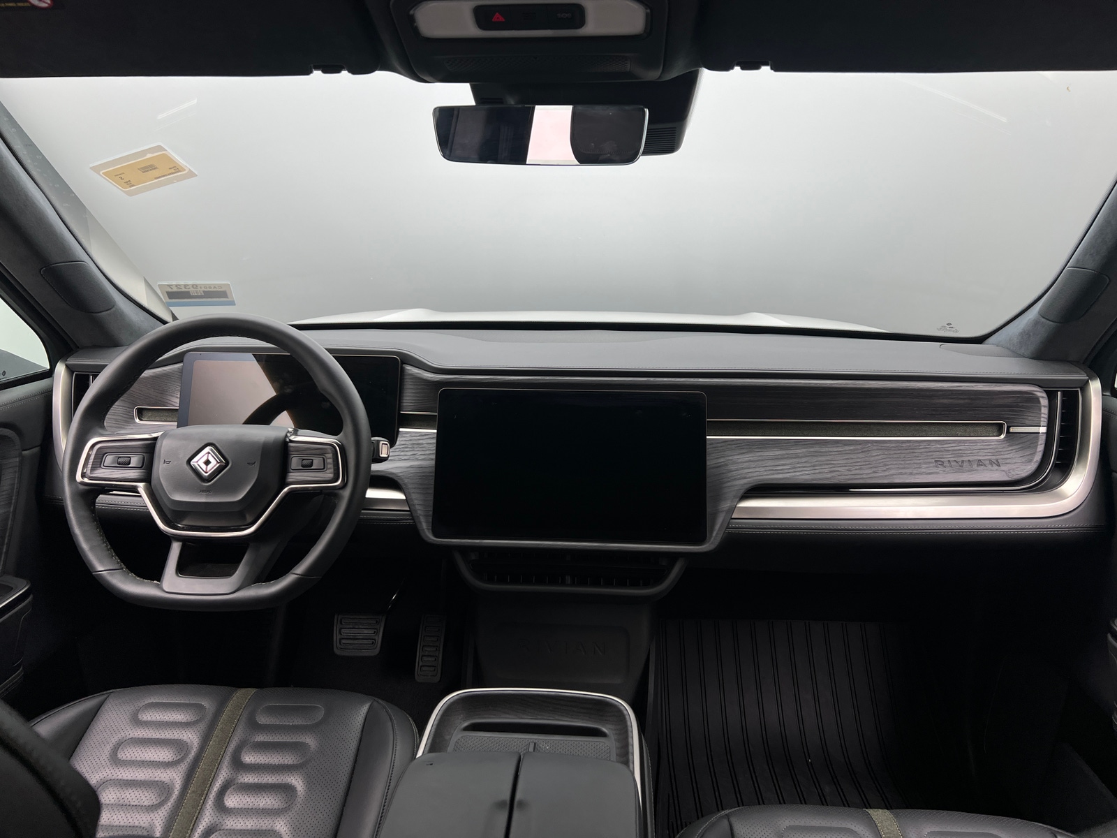 Thumbnail: 2025 Rivian R1S - 2