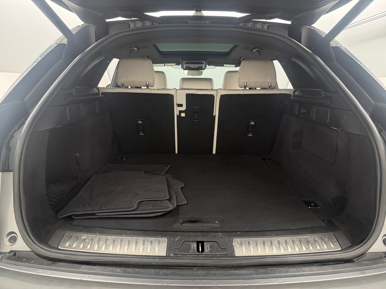 Thumbnail: 2021 Land Rover Range Rover Velar - 6