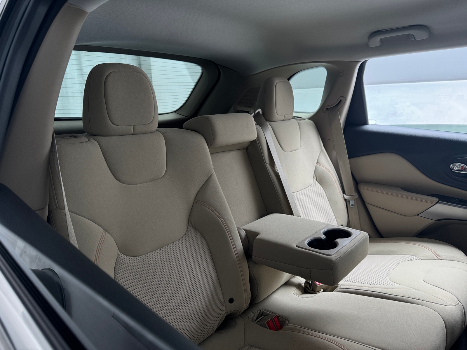 Thumbnail: 2019 Jeep Cherokee - 6