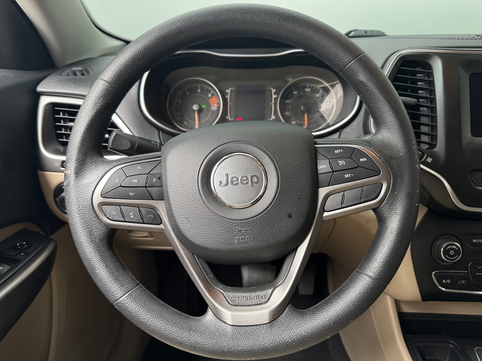 Thumbnail: 2019 Jeep Cherokee - 5
