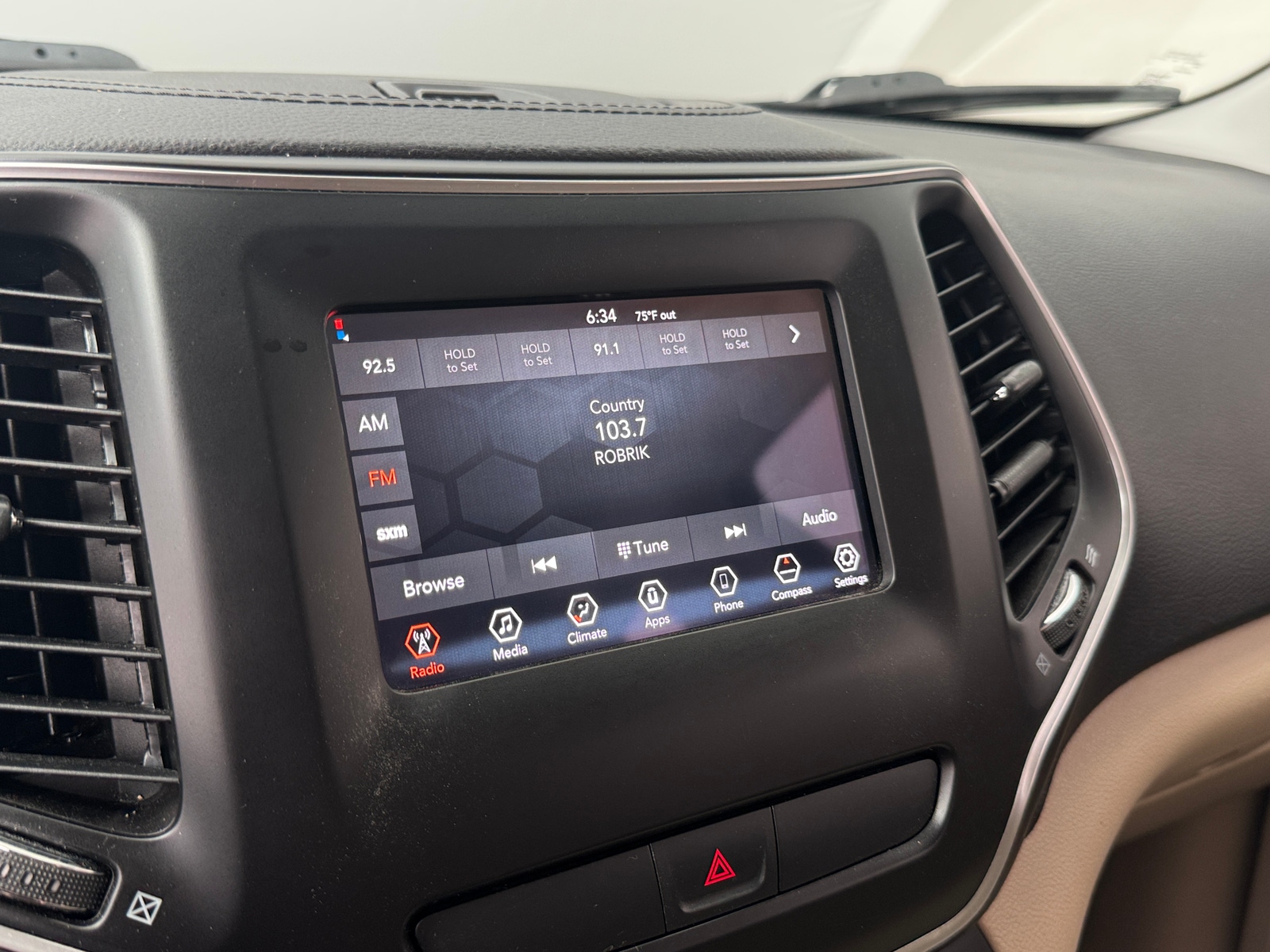 Thumbnail: 2019 Jeep Cherokee - 4