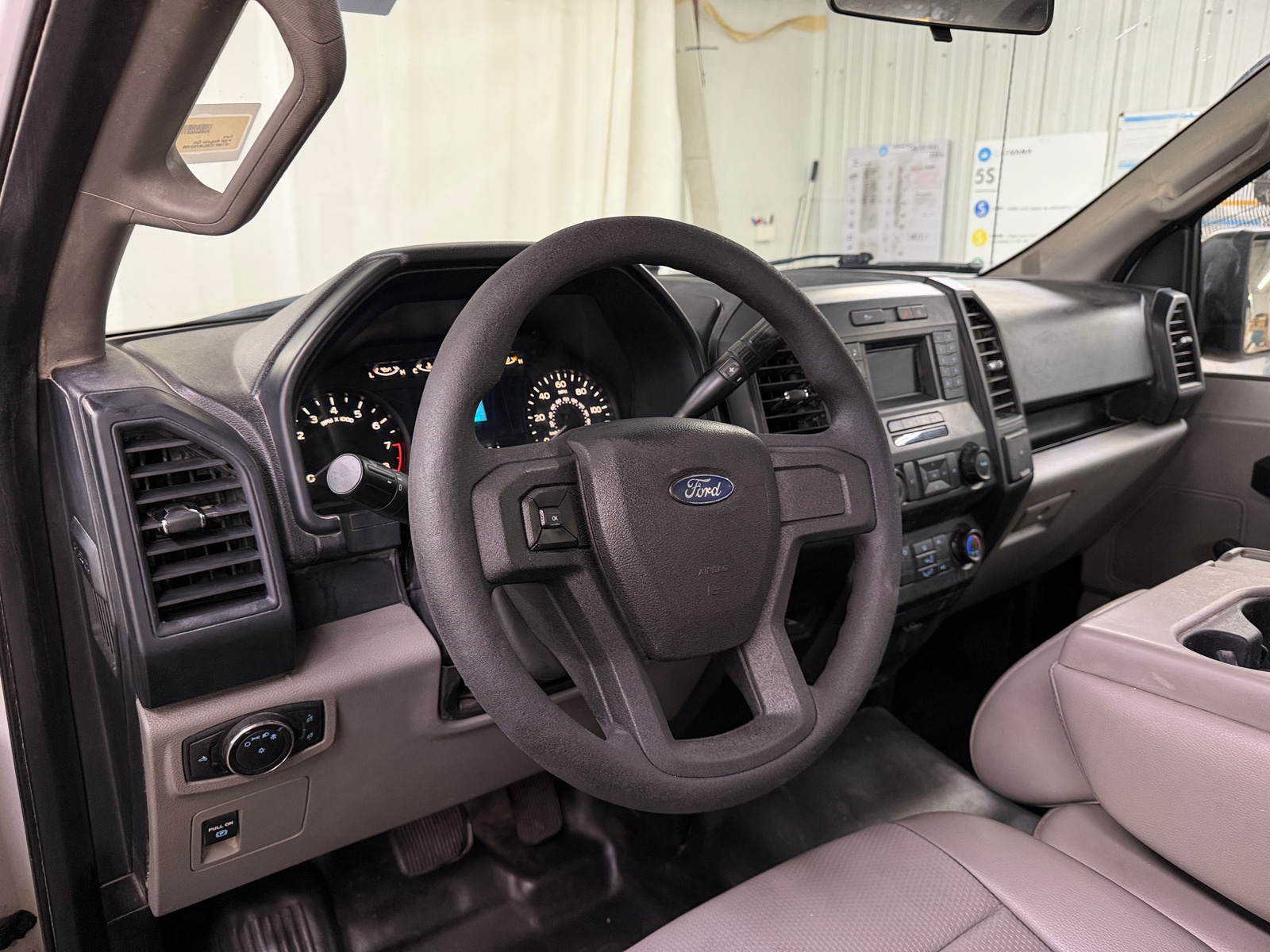 Thumbnail: 2018 Ford Econoline - 3