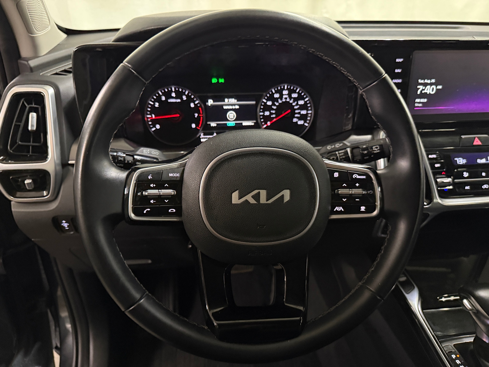 Thumbnail: 2022 Kia Sorento - 4