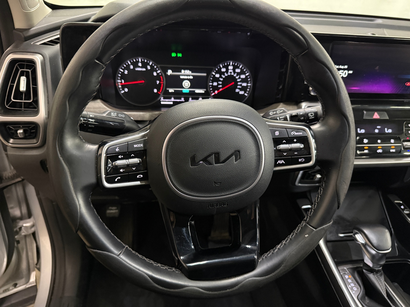 Thumbnail: 2022 Kia Sorento - 4