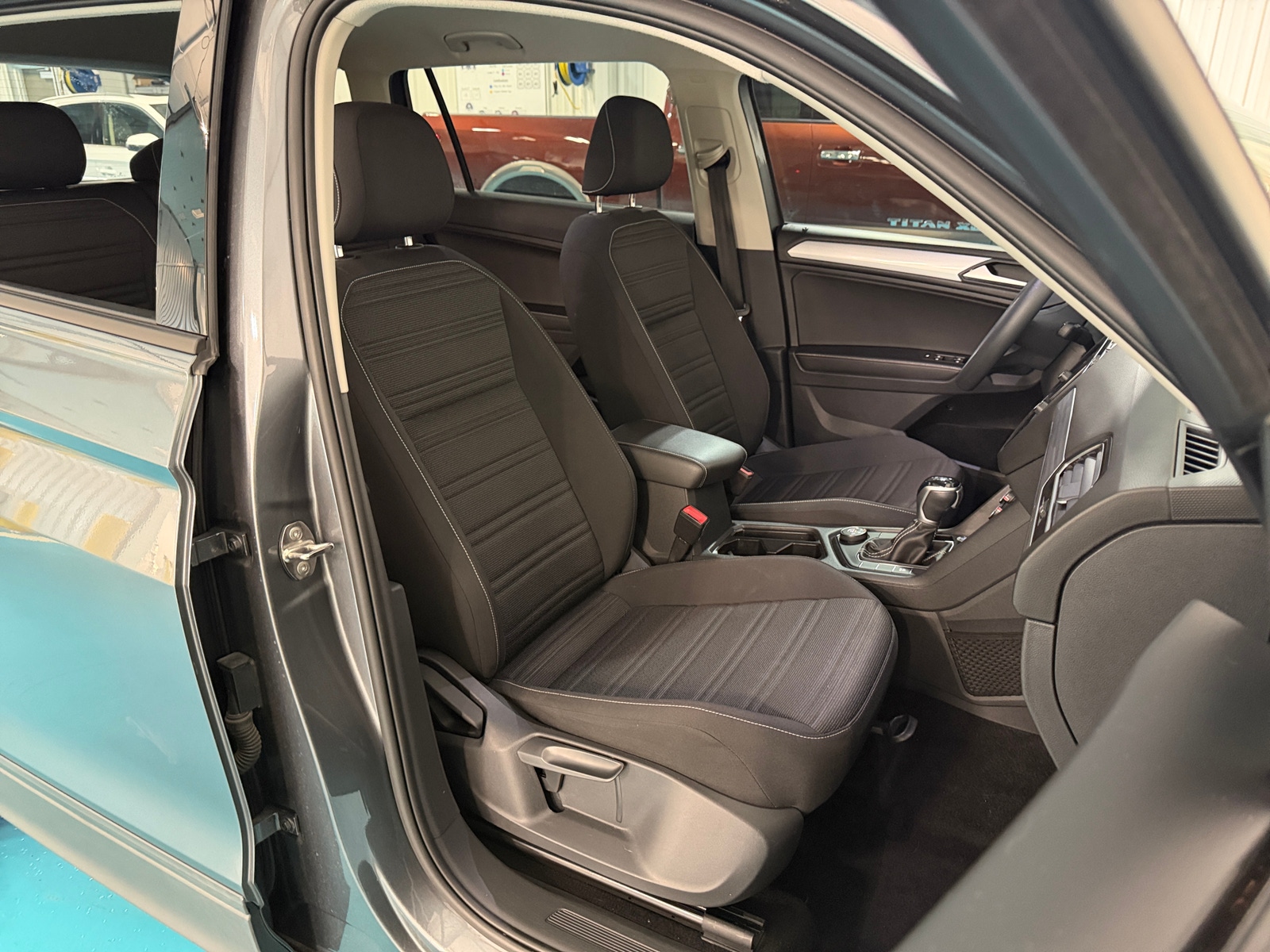 Thumbnail: 2022 Volkswagen Tiguan - 2