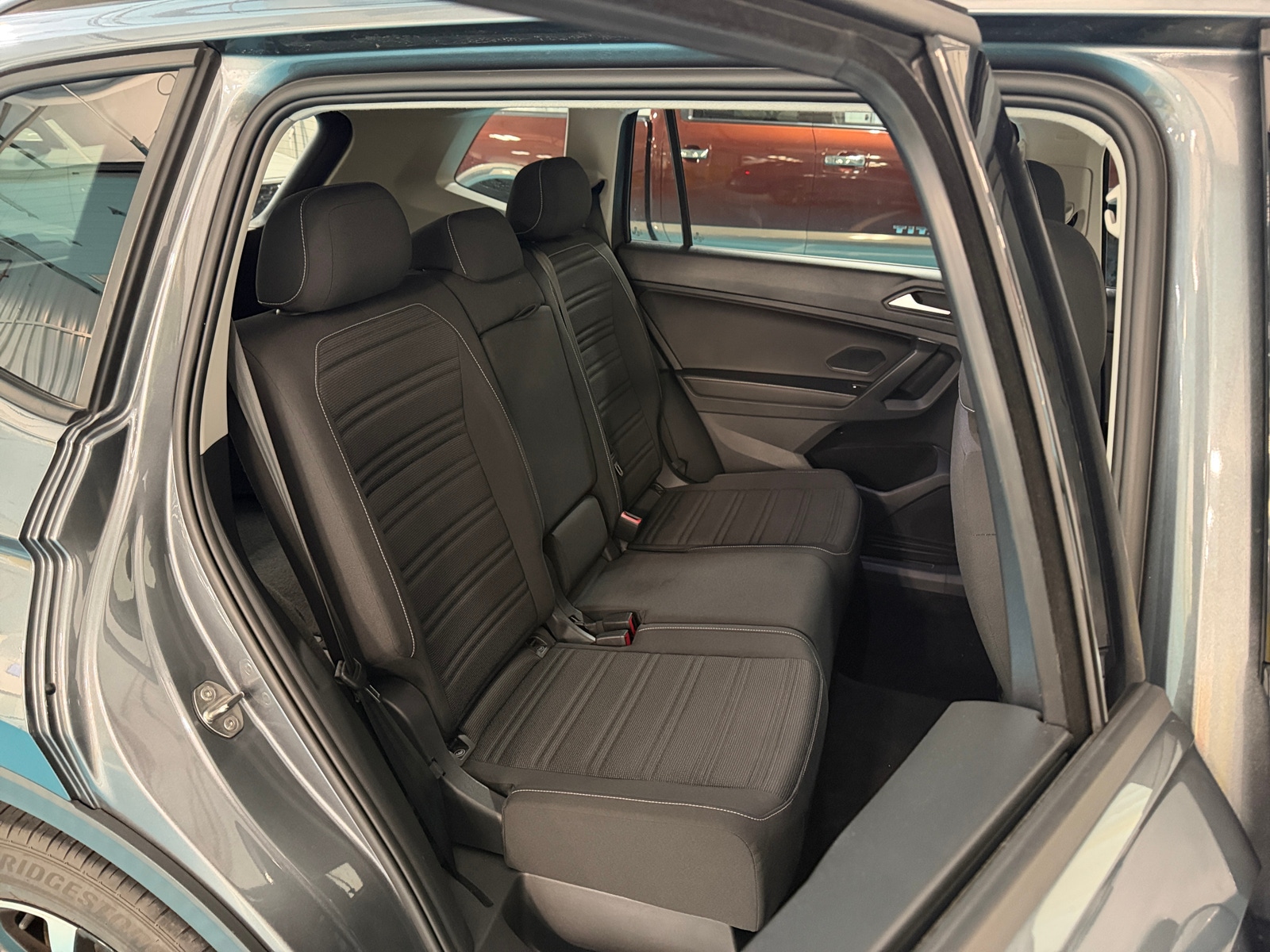 Thumbnail: 2022 Volkswagen Tiguan - 6