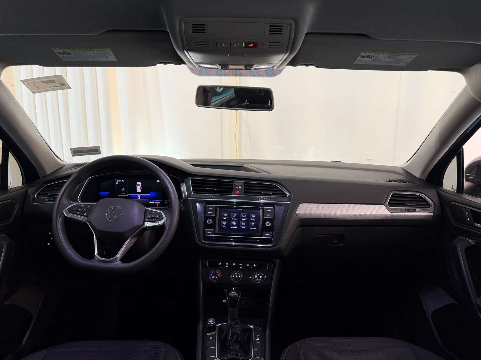 Thumbnail: 2022 Volkswagen Tiguan - 3
