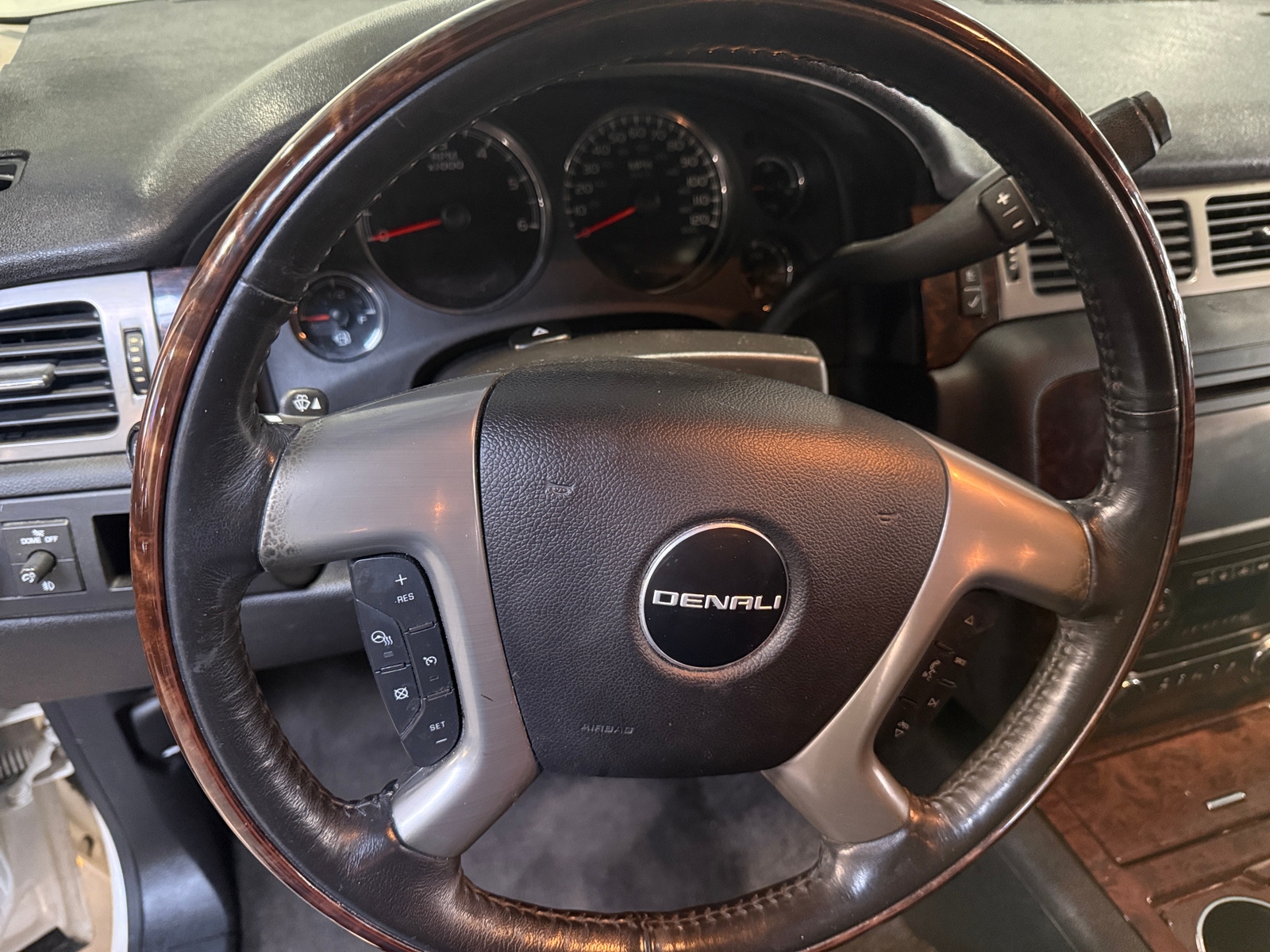 Thumbnail: 2013 GMC Yukon - 4