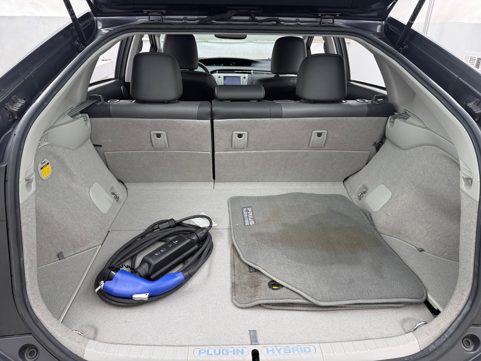 Thumbnail: 2015 Toyota Prius - 6