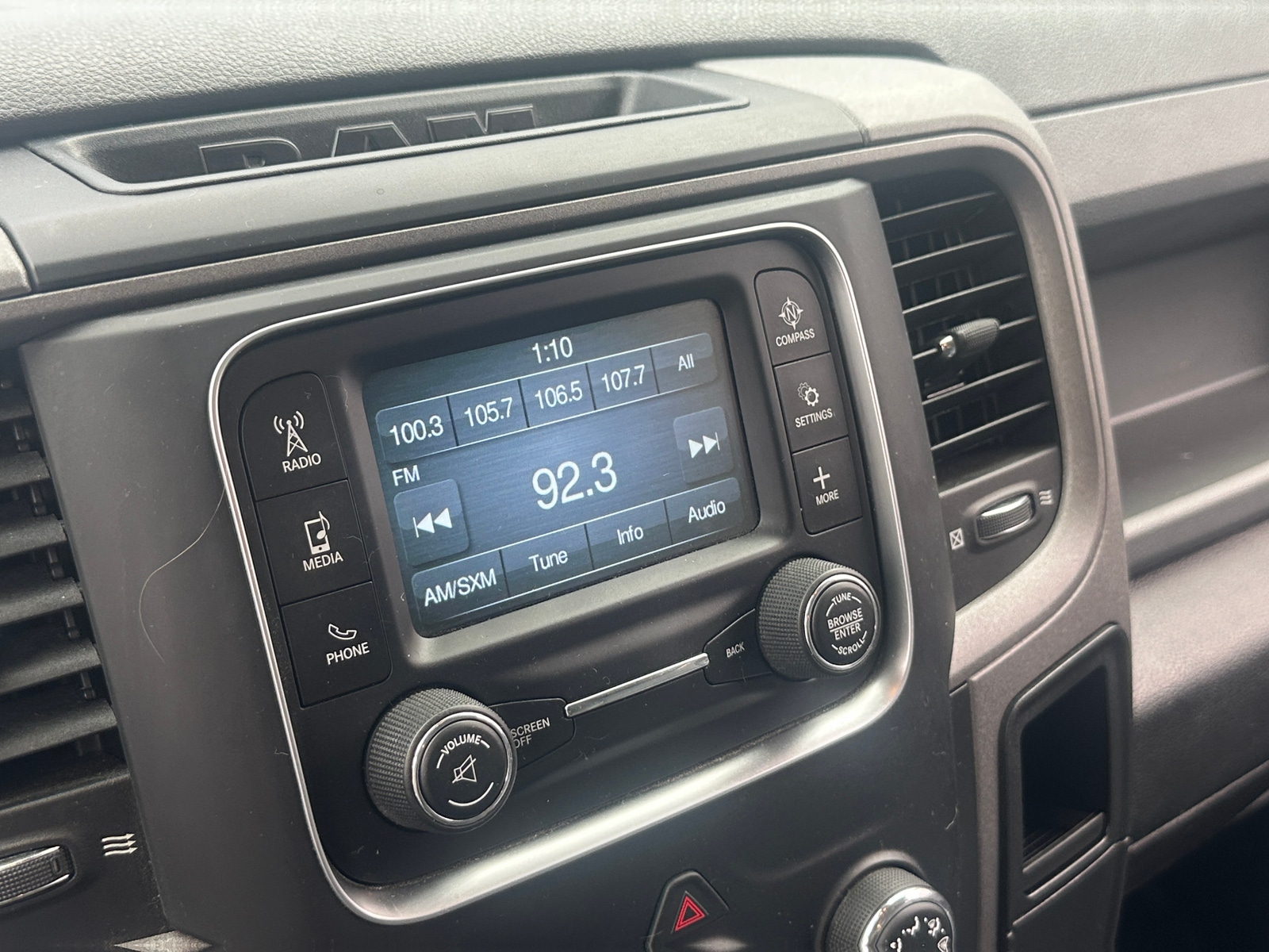 Thumbnail: 2019 RAM 1500 Classic - 4