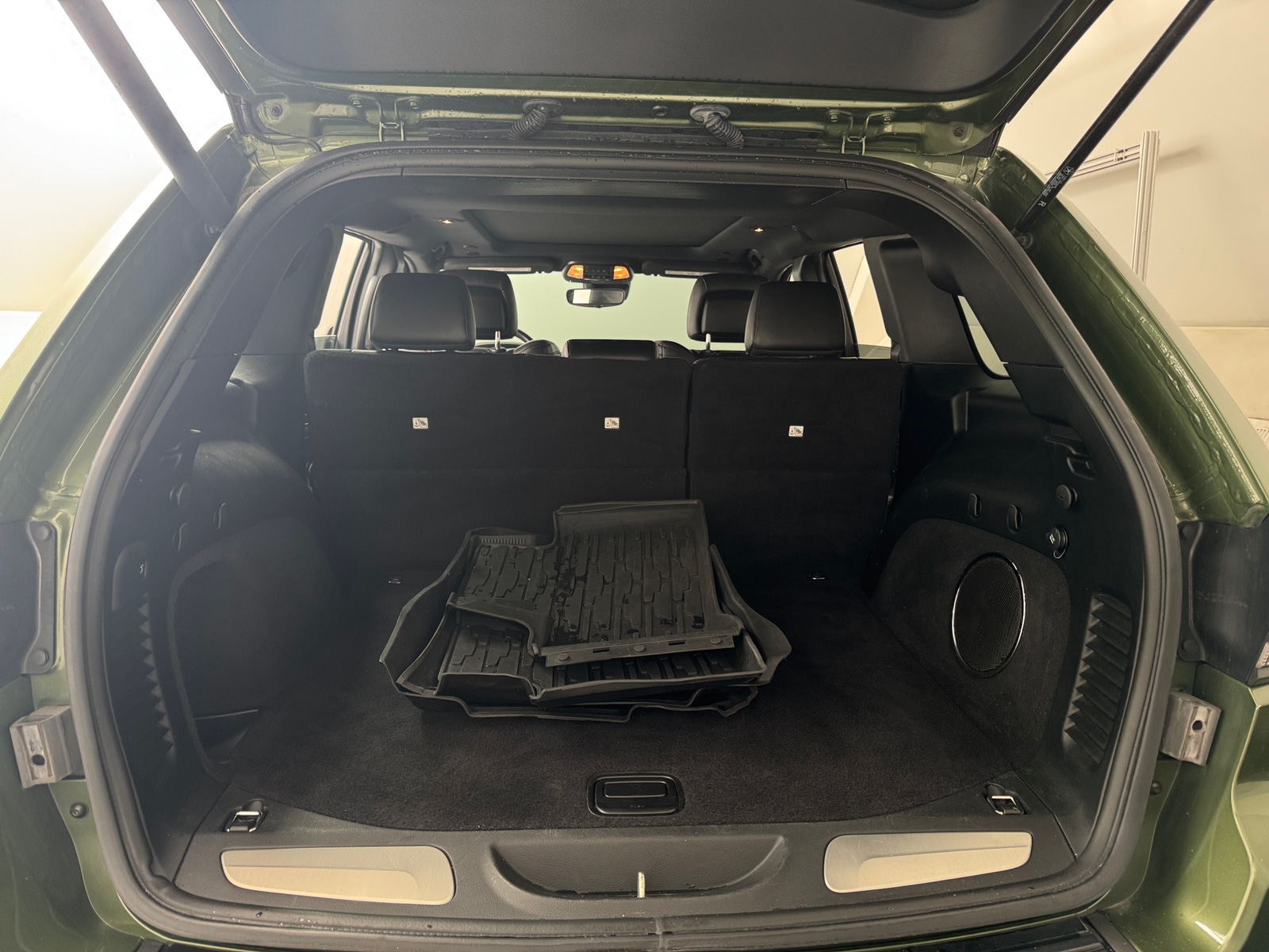 Thumbnail: 2020 Jeep Grand Cherokee - 6