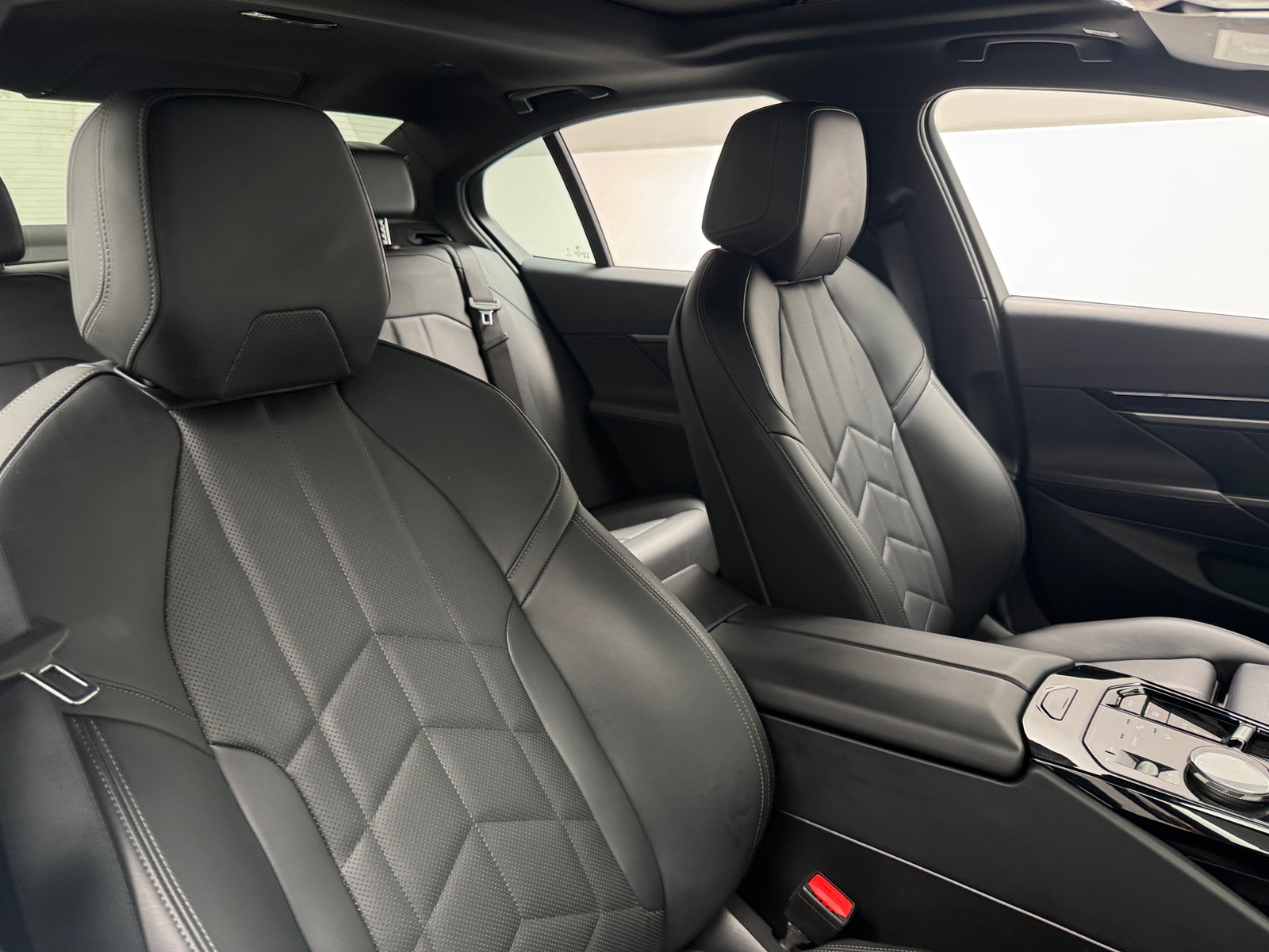 Thumbnail: 2026 BMW 5 Series - 2