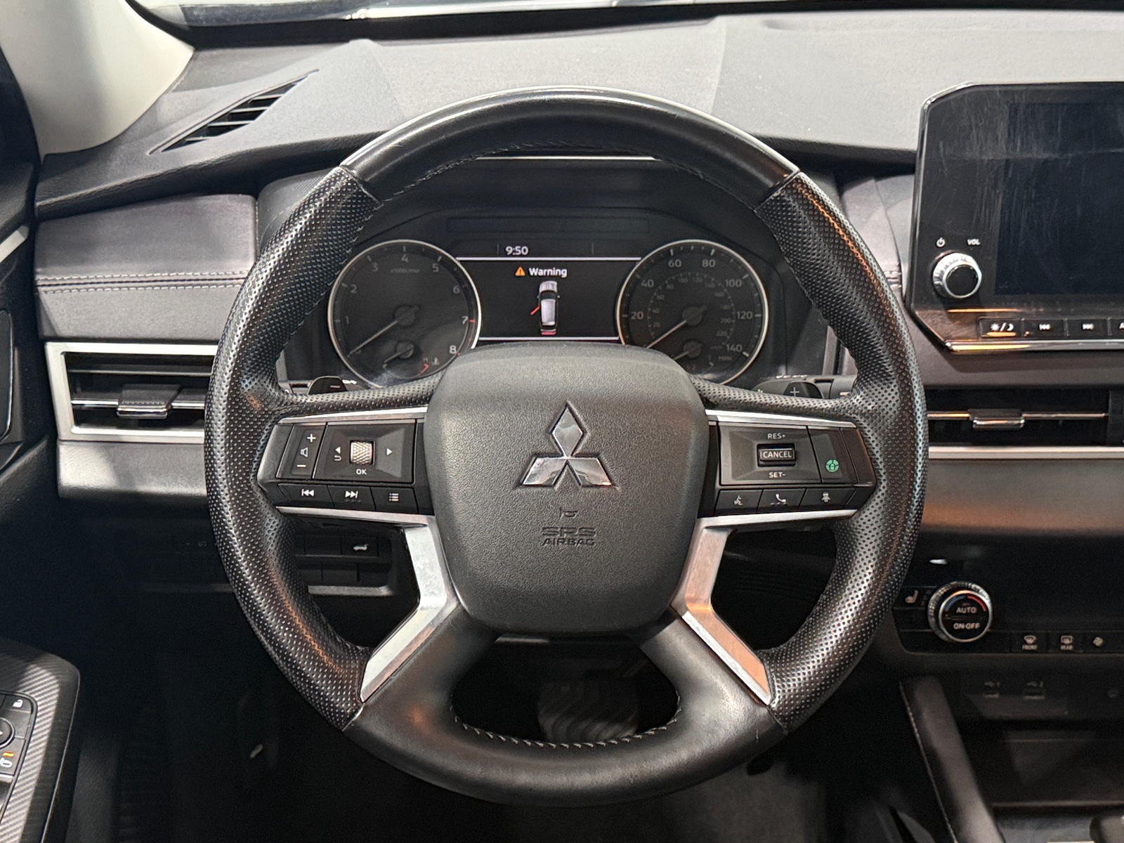 Thumbnail: 2024 Mitsubishi Outlander - 4