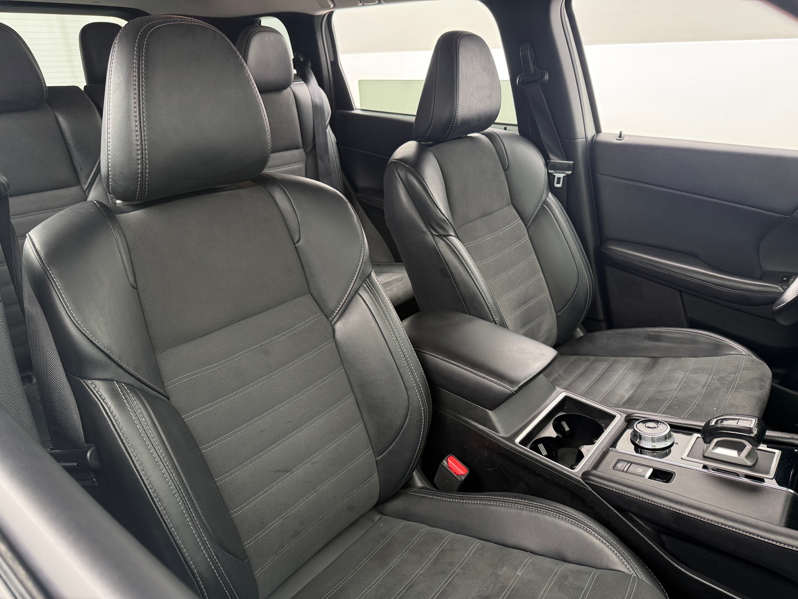Thumbnail: 2024 Mitsubishi Outlander - 2