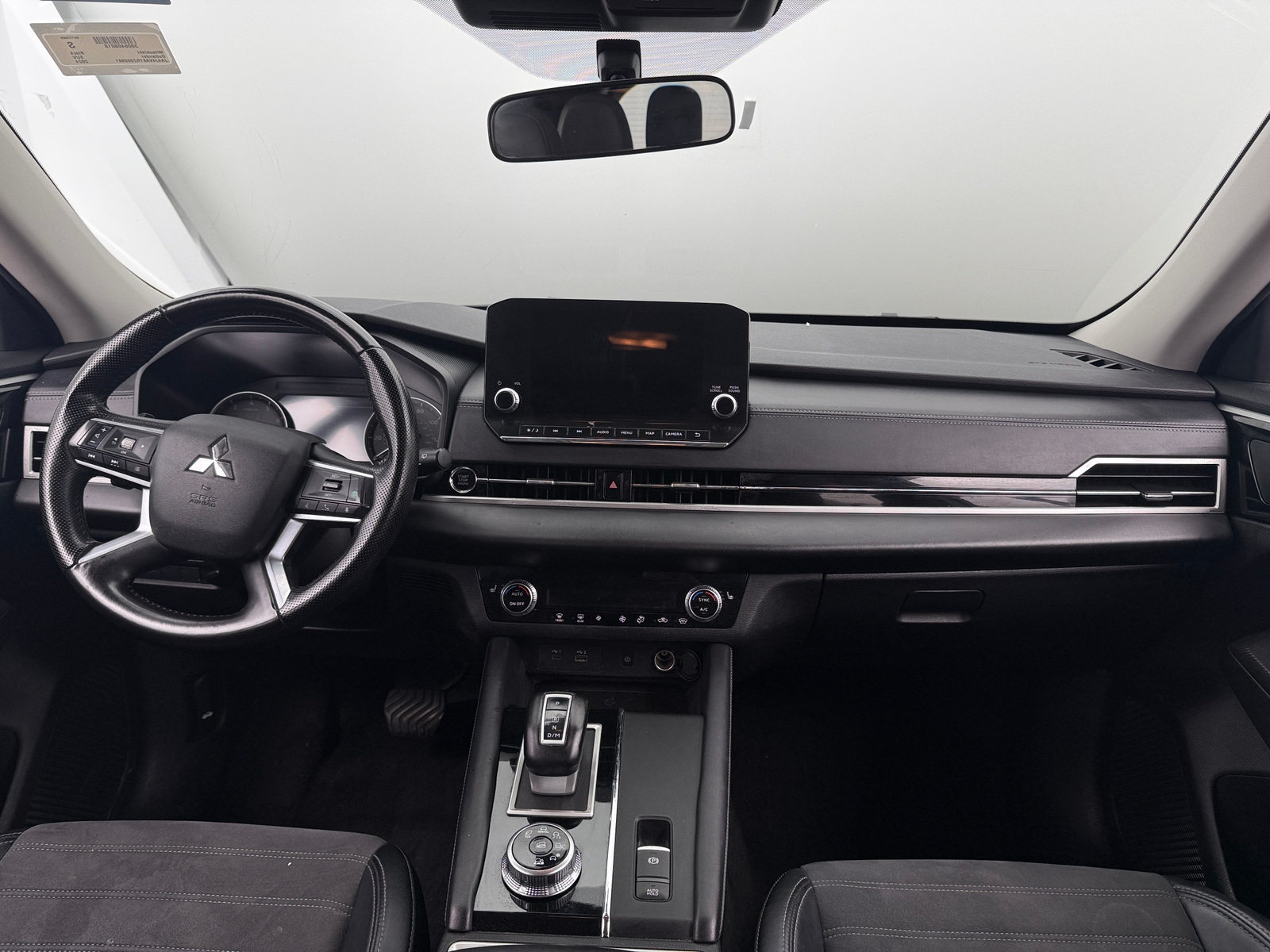 Thumbnail: 2024 Mitsubishi Outlander - 3