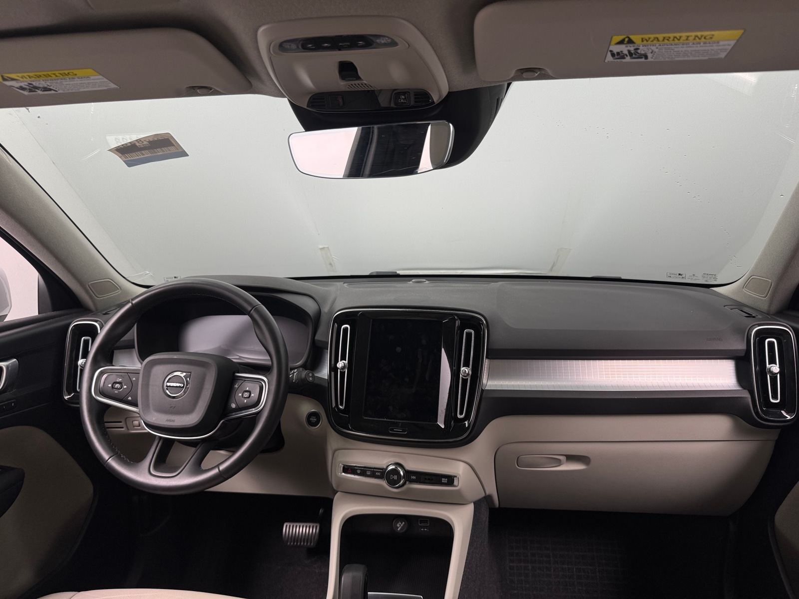 Thumbnail: 2022 Volvo XC40 - 2