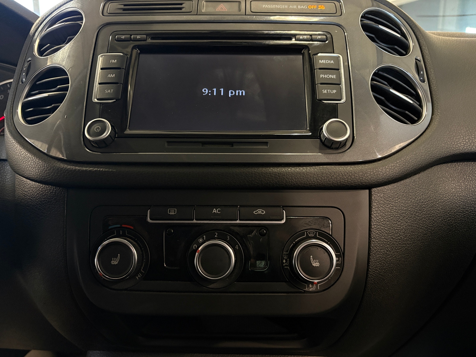 Thumbnail: 2012 Volkswagen Tiguan - 4