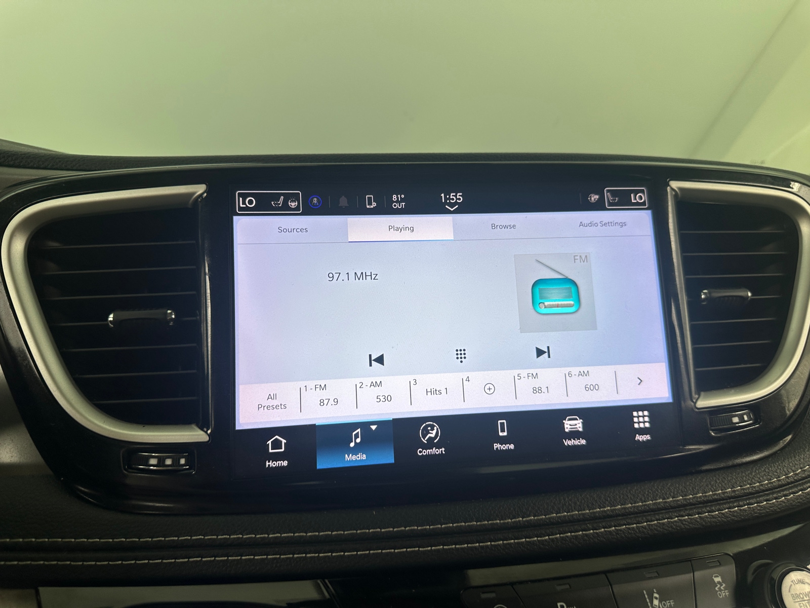 Thumbnail: 2023 Chrysler Pacifica - 3