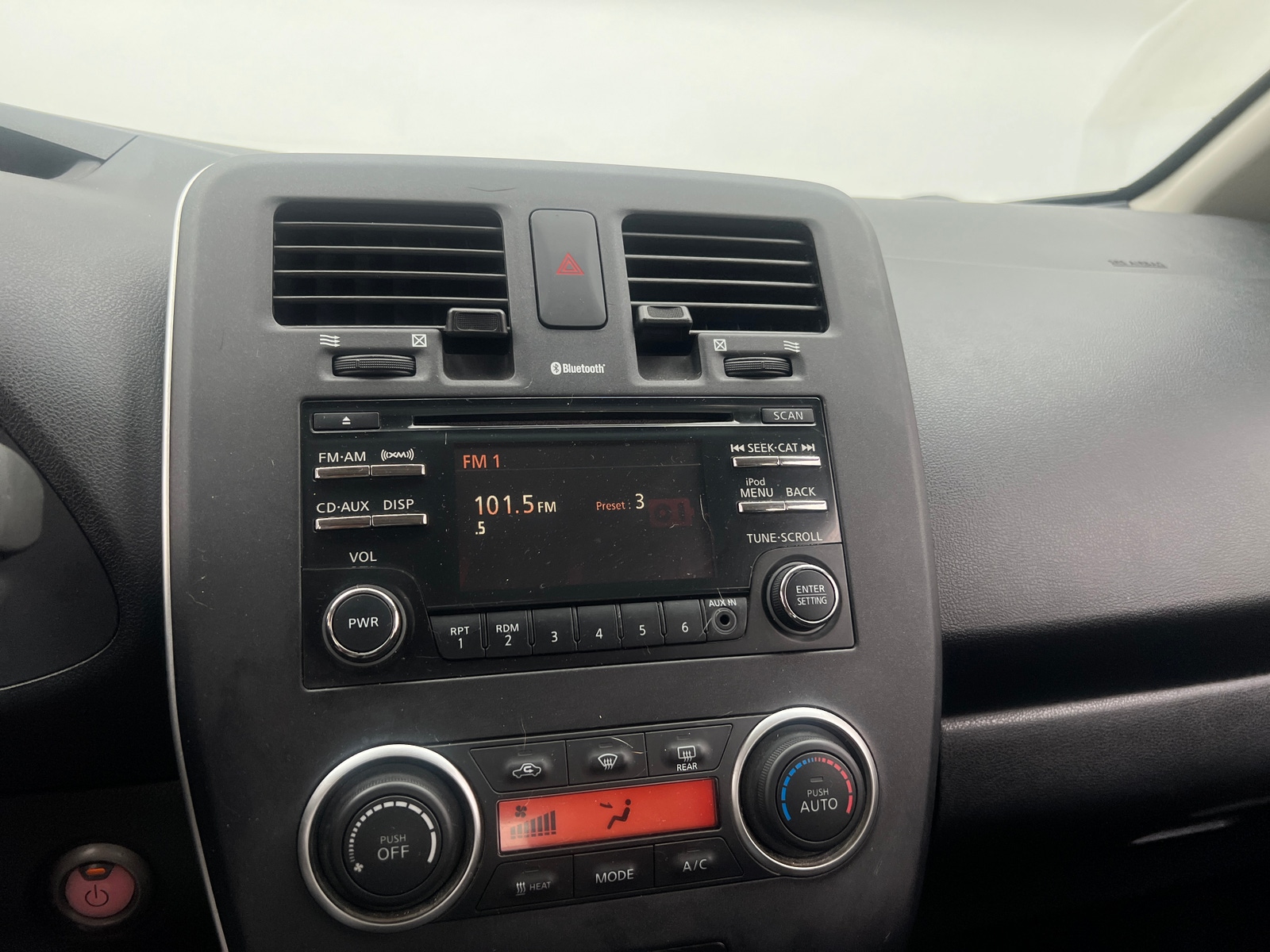 Thumbnail: 2015 Nissan Leaf - 4