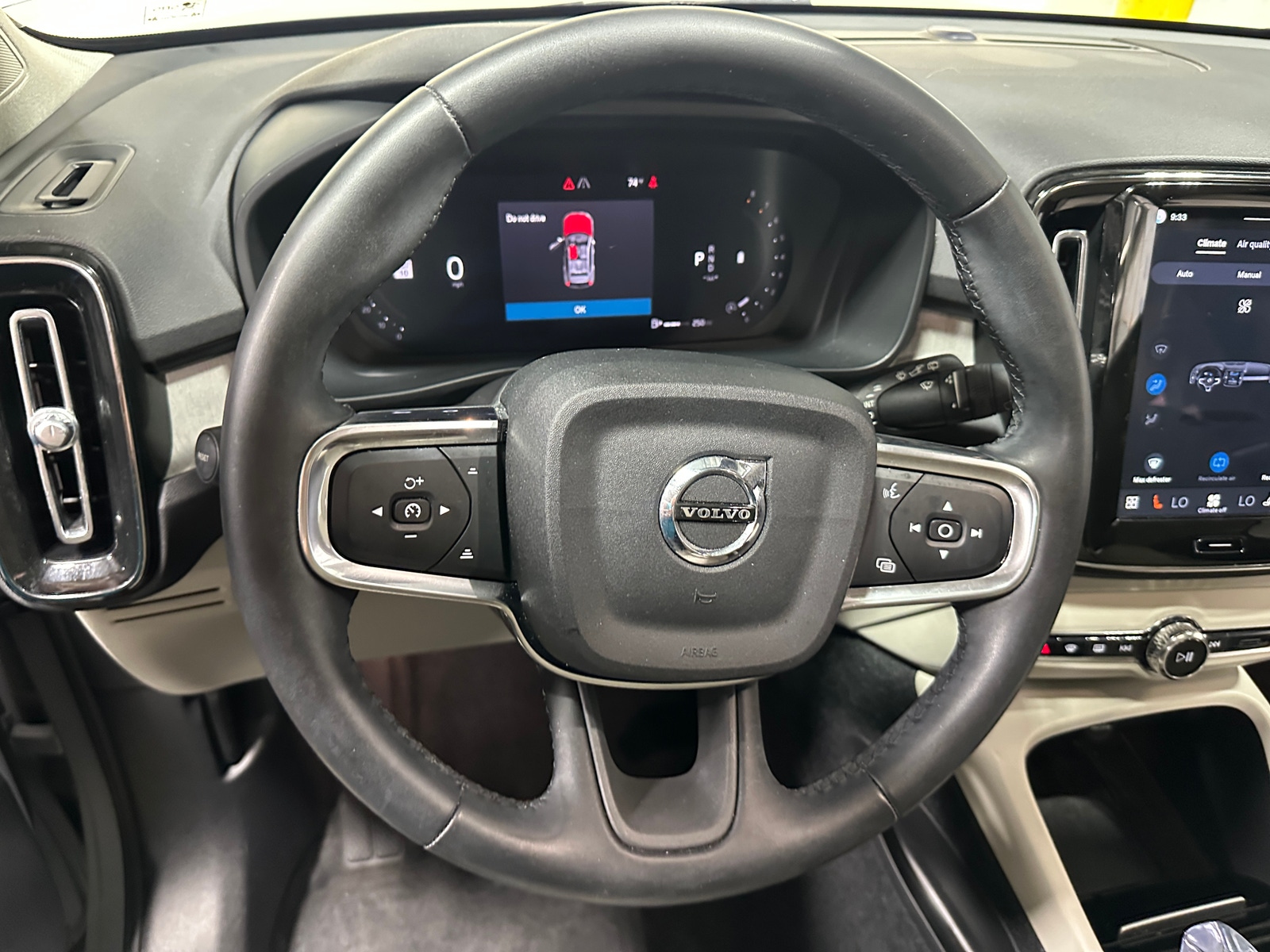 Thumbnail: 2024 Volvo XC40 - 4