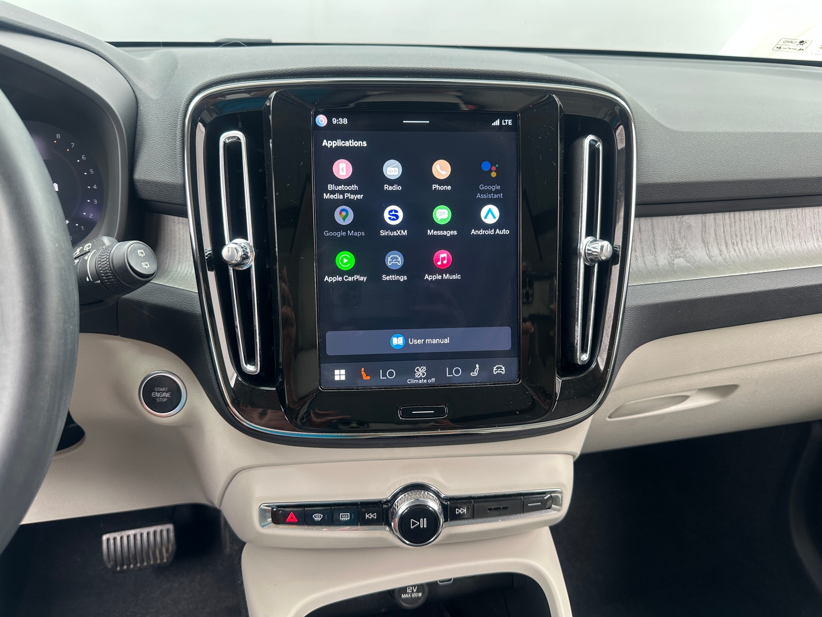 Thumbnail: 2024 Volvo XC40 - 3