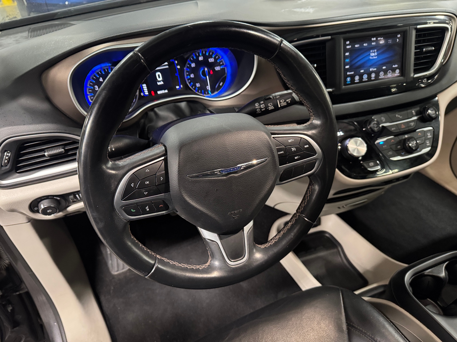 Thumbnail: 2018 Chrysler Pacifica - 4