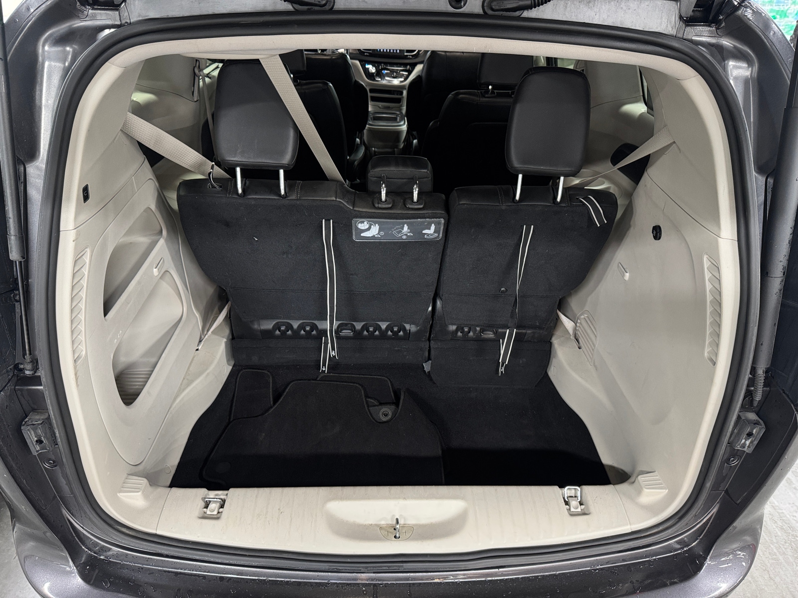 Thumbnail: 2018 Chrysler Pacifica - 6