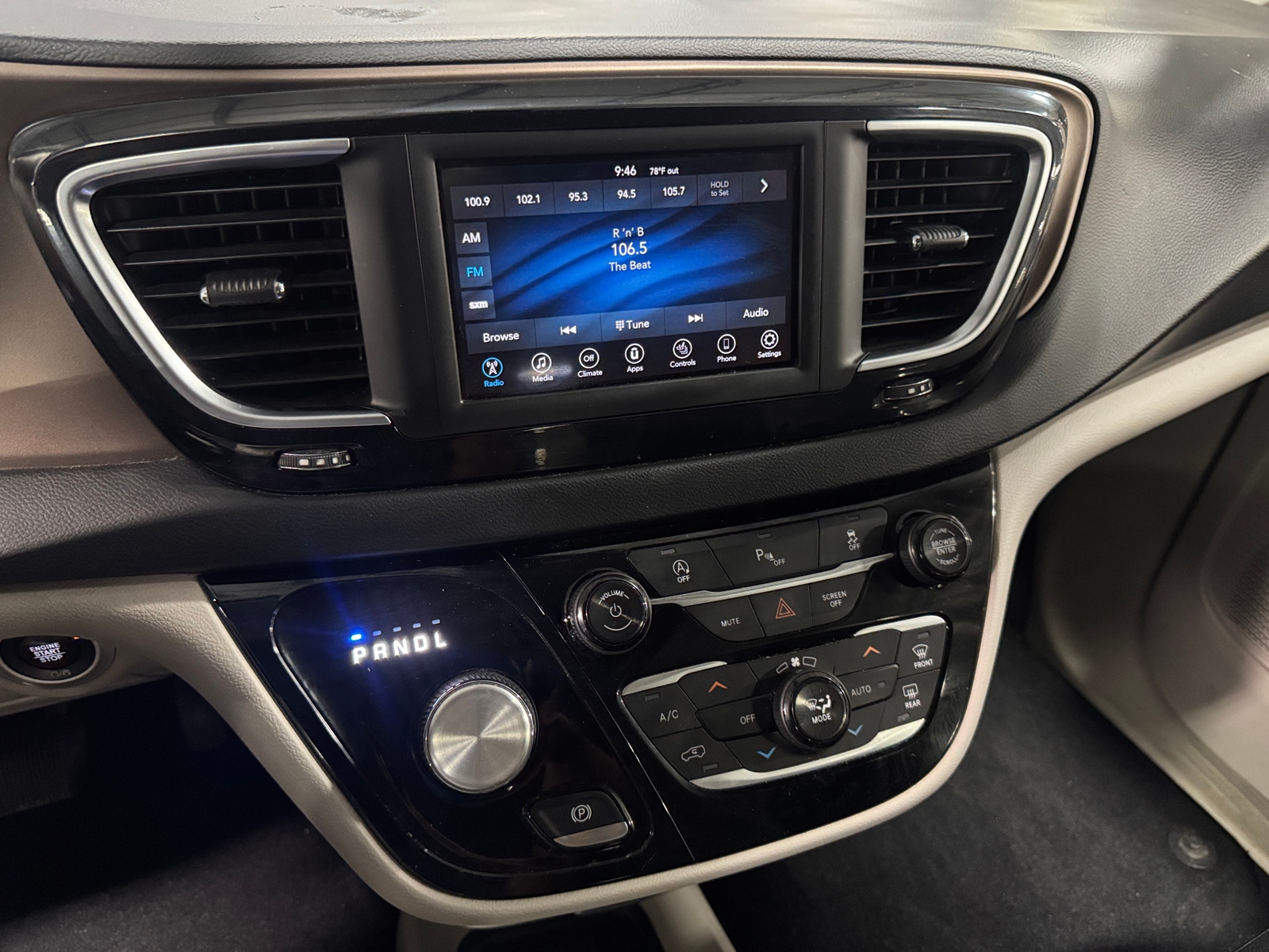 Thumbnail: 2018 Chrysler Pacifica - 3