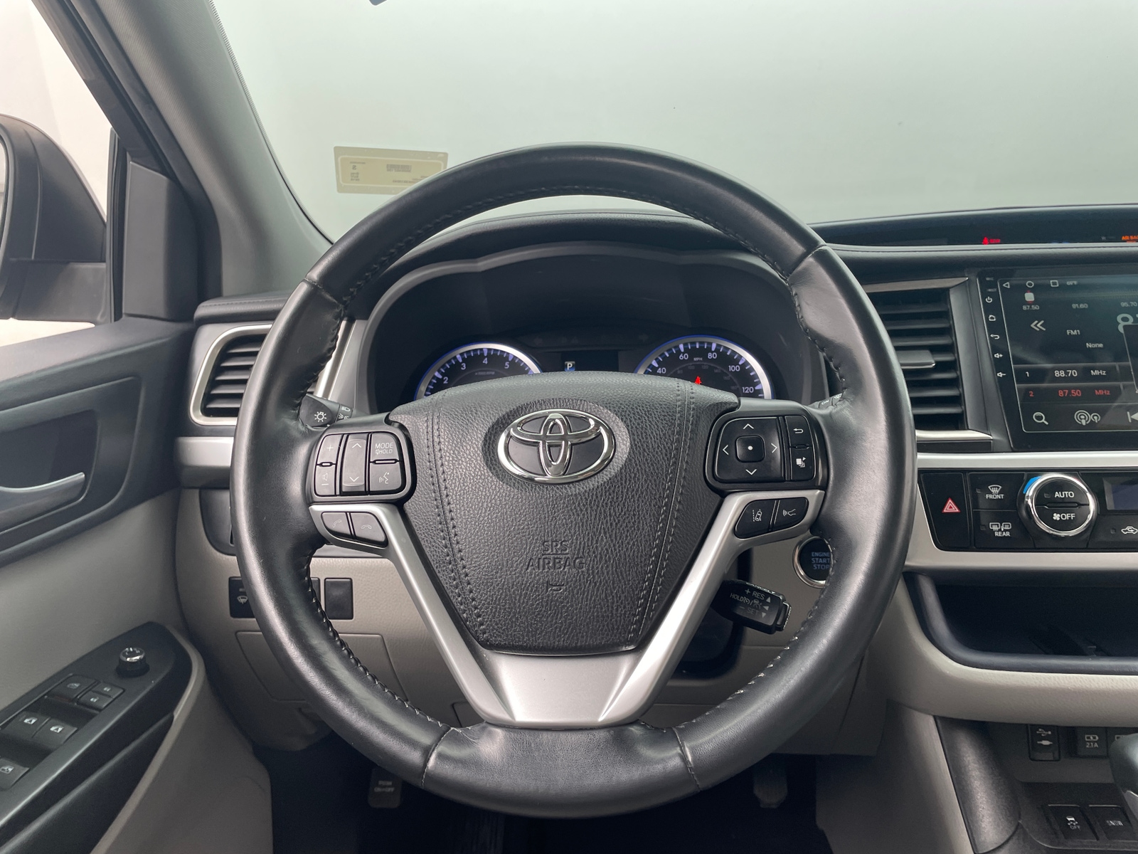 Thumbnail: 2019 Toyota Highlander - 4