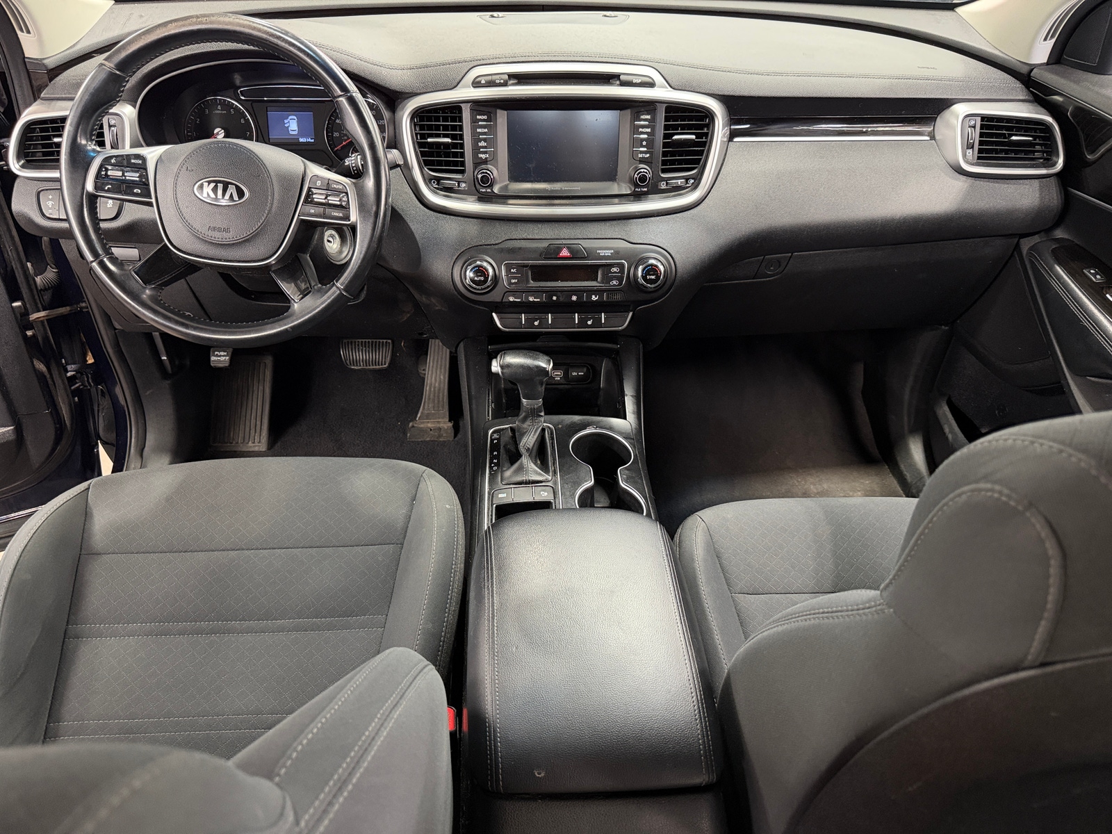 Thumbnail: 2019 Kia Sorento - 3