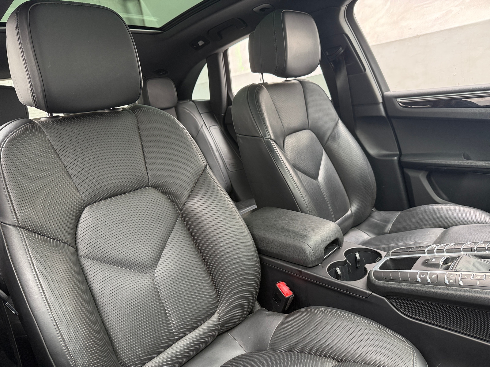 Thumbnail: 2021 Porsche Macan - 2