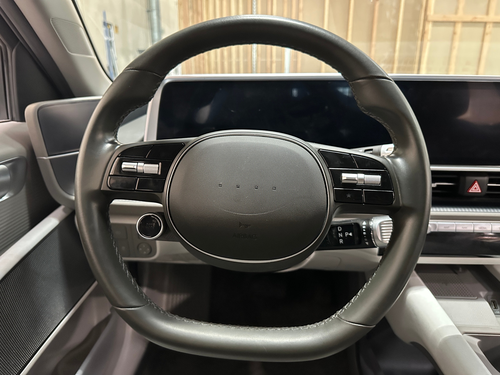 Thumbnail: 2023 Hyundai Ioniq 6 - 4