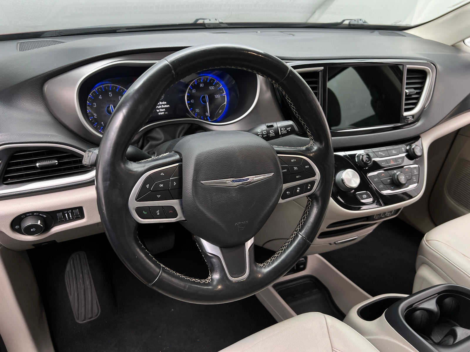 Thumbnail: 2021 Chrysler Pacifica - 4