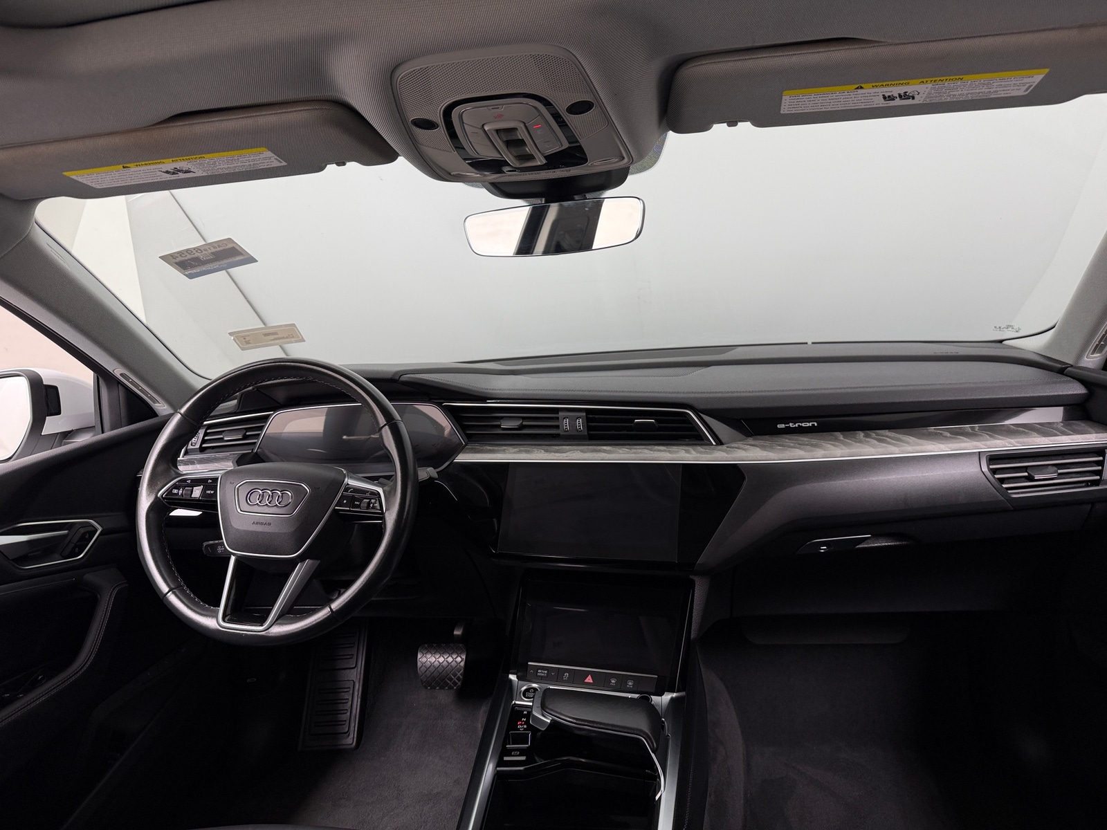 Thumbnail: 2022 Audi e-tron S - 2