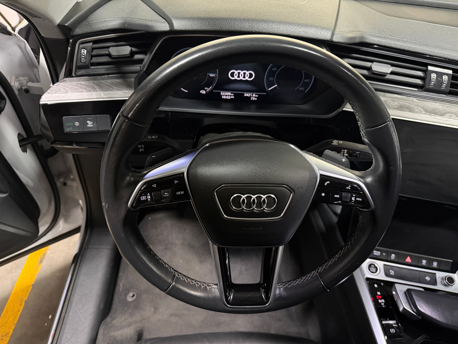 Thumbnail: 2022 Audi e-tron S - 4