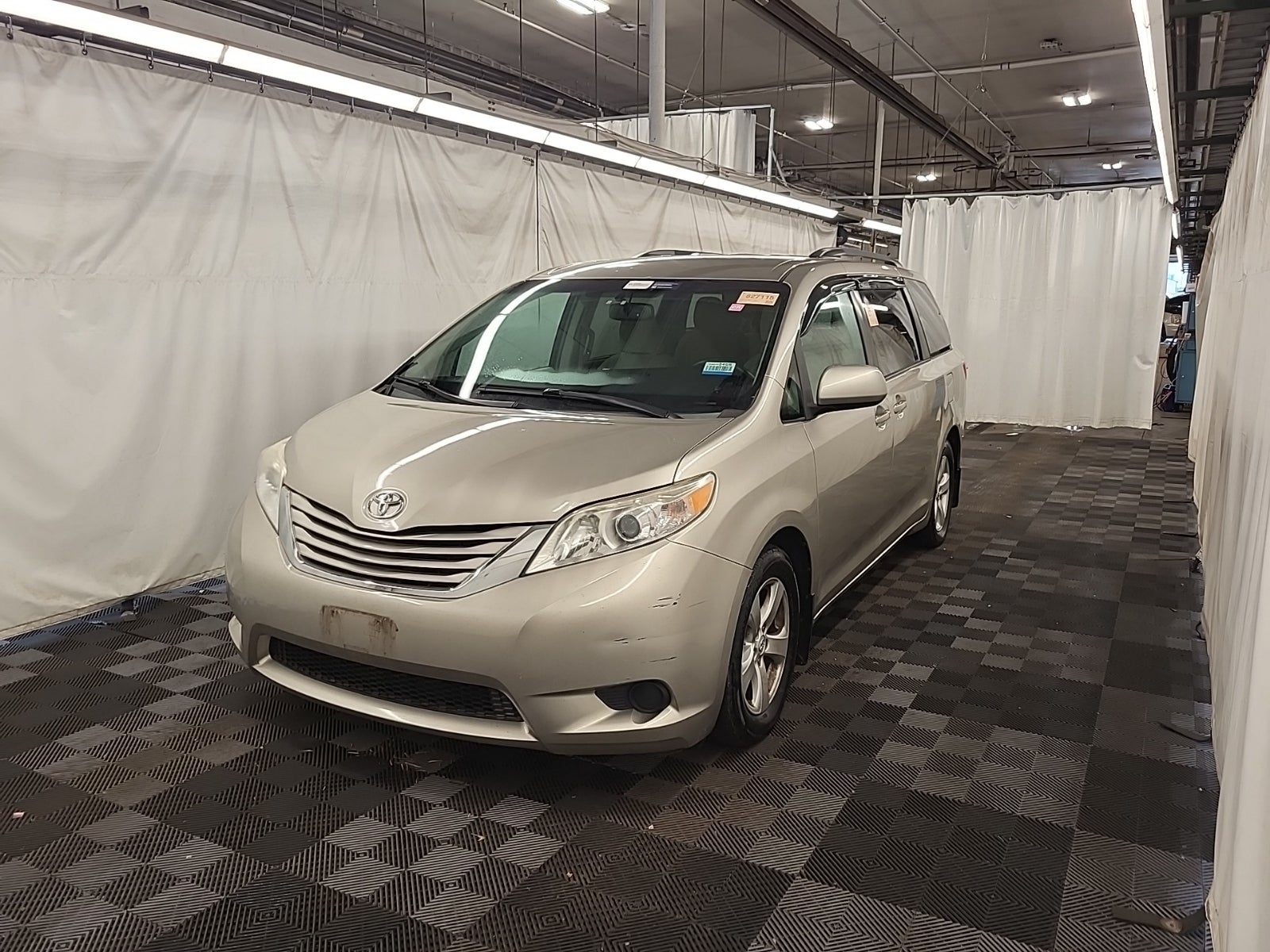 2016 Toyota Sienna LE