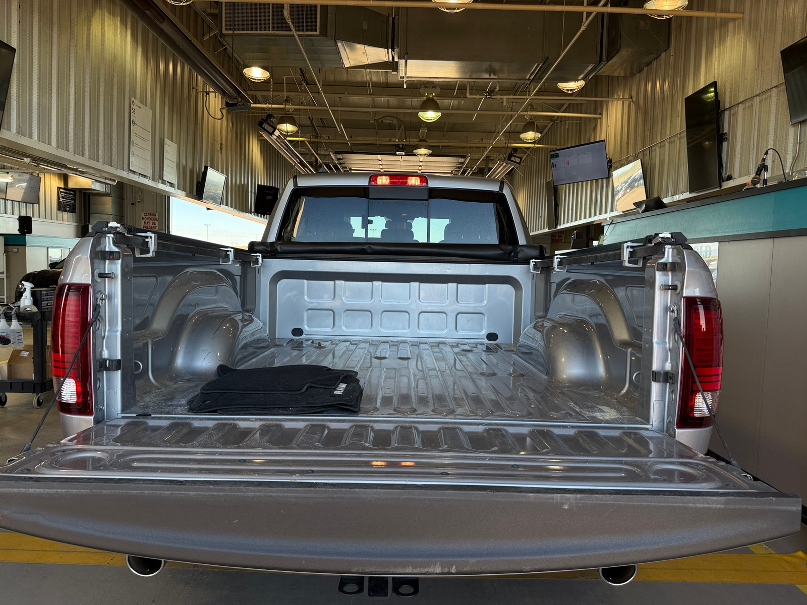 Thumbnail: 2019 RAM 1500 Classic - 7